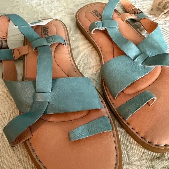 Born women’s sandals NWT - Picture 2 of 3